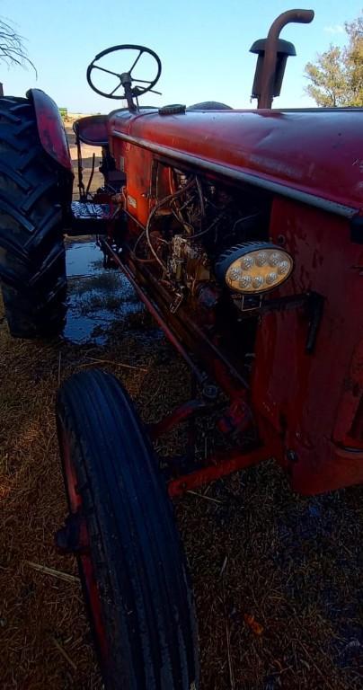 Tractor Hanomag R-40 COD. 9 en Tres Arroyos - Imagen 4