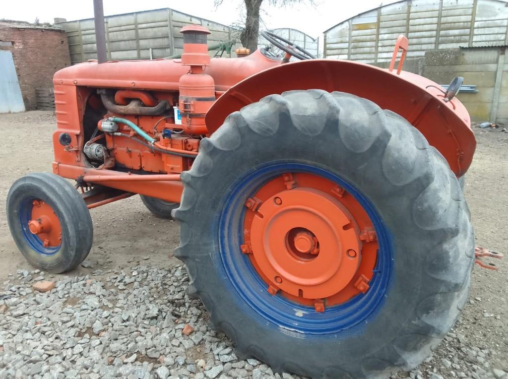 Tractor Fiat R-60 COD. 19 en Tres Arroyos - Imagen 3