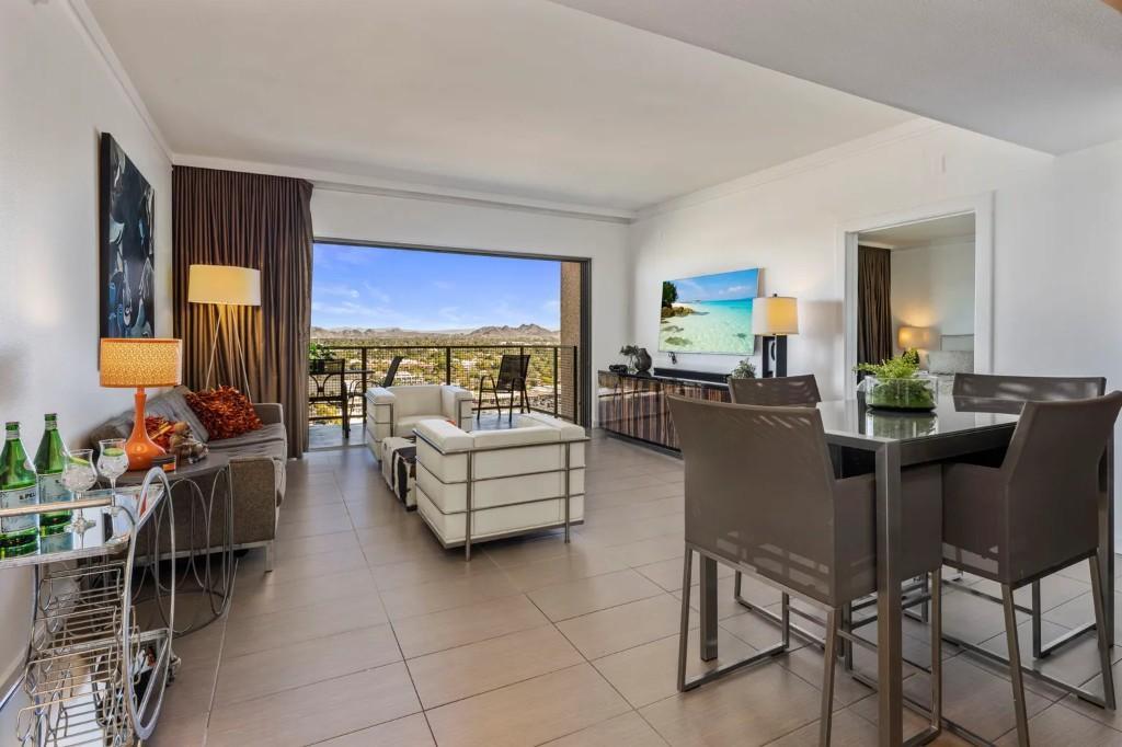 2 BEDROOM APARTMENT FOR SALE in Phoenix - Image 1