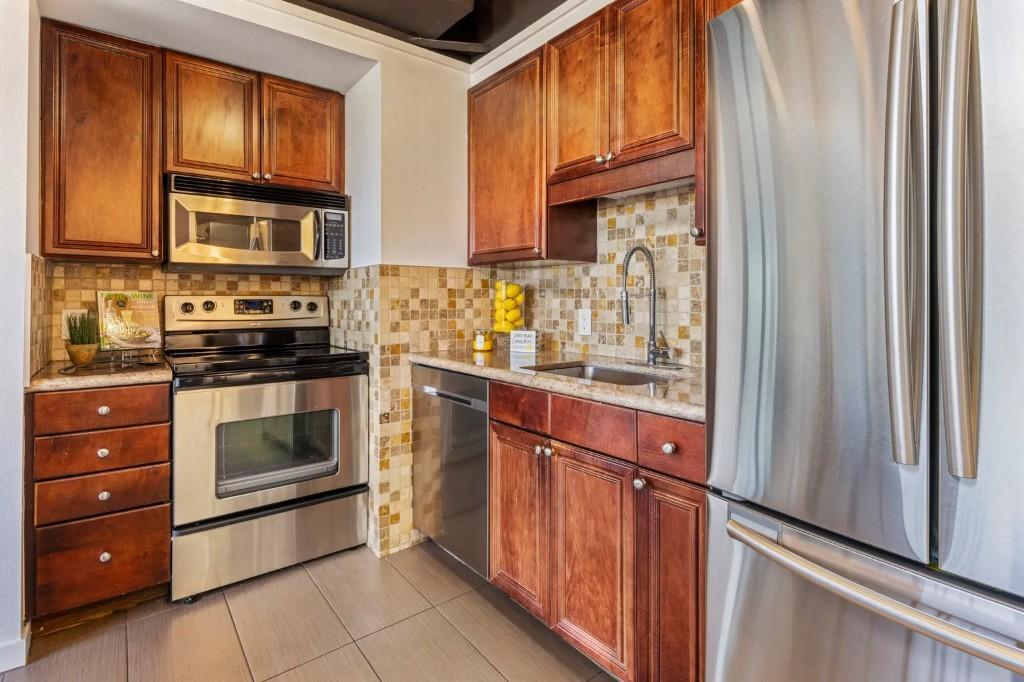 2 BEDROOM APARTMENT FOR SALE in Phoenix - Image 4