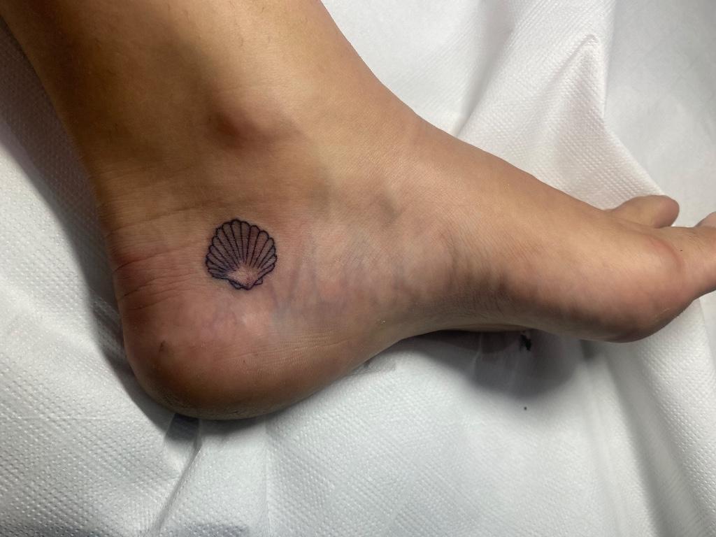 TATUADOR Y ESPECIALISTA EN PIERCING Y LÁSER – SERVICIOS PROFESIO en Málaga - Imagen 2