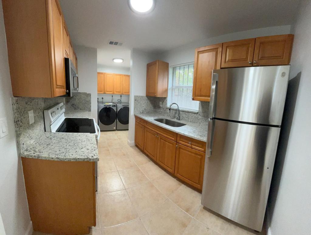 Stunning 2/1 for Rent! in West Palm Beach - Image 1