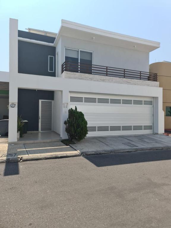 Casa en venta en lomas de la Rioja en Boca del Río - Imagen 1