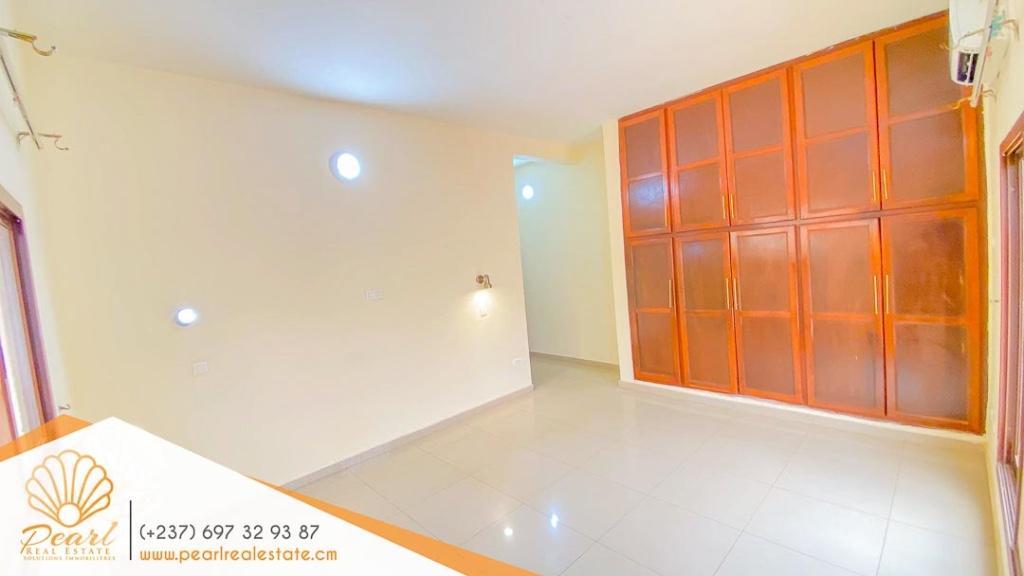 3 CHAMBRES - APPARTEMENT LUXE GOLF YAOUNDE (GROUPE ET FORAGE) au Cameroun - Photo 7