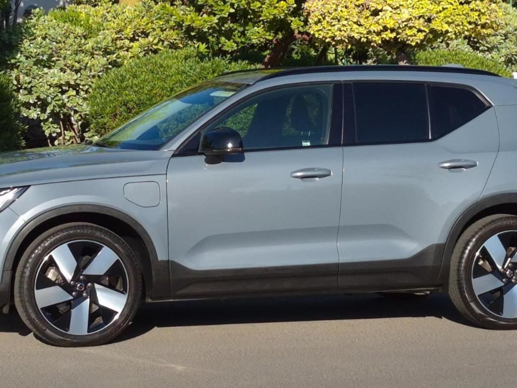 VOLVO XC40 T5 R Design Recharge 2023 en Ñuñoa - Imagen 1