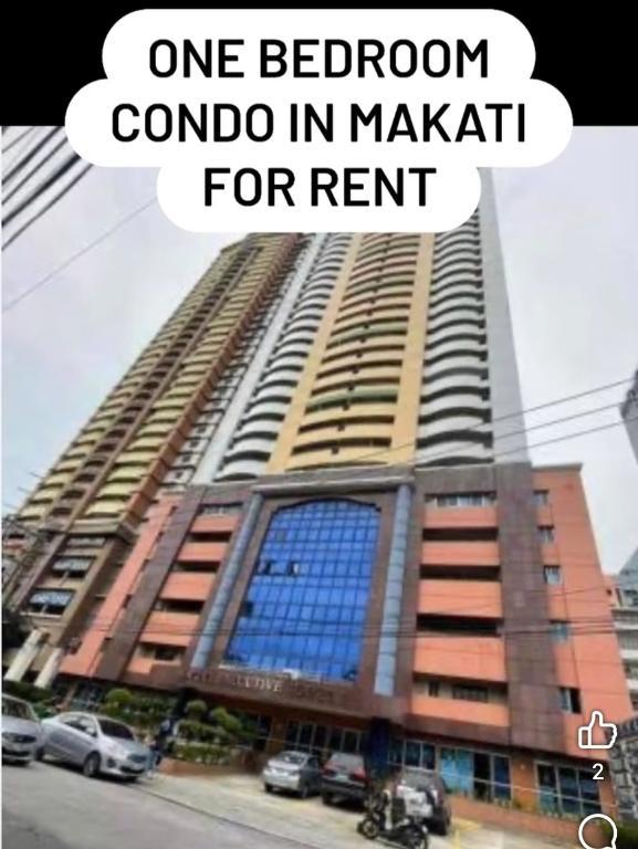 ONE BEDROOM Condo with Balcony facing SM hypermarket in Makati in Pansol - Image 1