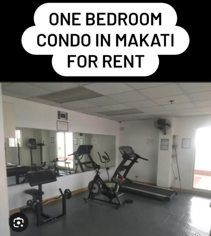 ONE BEDROOM Condo with Balcony facing SM hypermarket in Makati in Pansol - Image 4