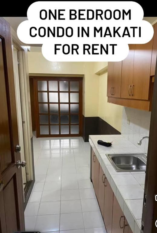 ONE BEDROOM Condo with Balcony facing SM hypermarket in Makati in Pansol - Image 5