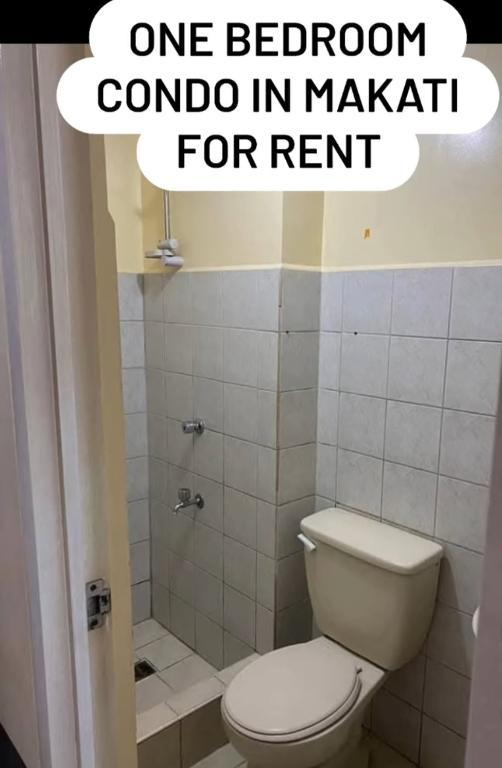 ONE BEDROOM Condo with Balcony facing SM hypermarket in Makati in Pansol - Image 10