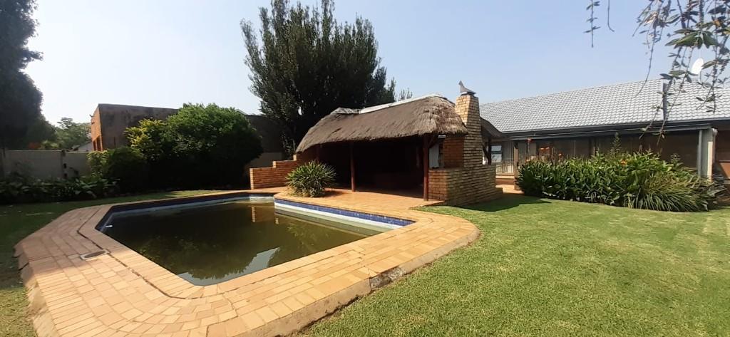 Spacious Family Living with Added Income Potential in Mayfield P in Randburg - Image 1