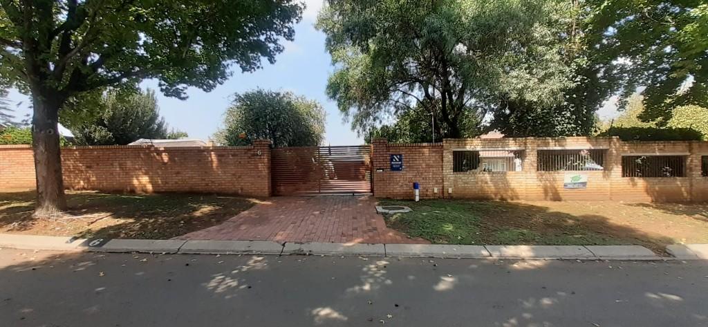 Spacious Family Living with Added Income Potential in Mayfield P in Randburg - Image 10