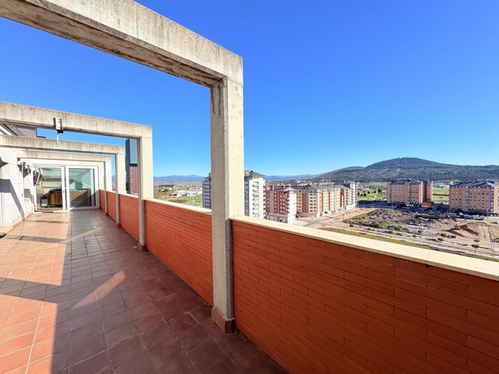 EXCLUSIVO ATICO EN LA ROSALEDA en Ponferrada - Imagen 1