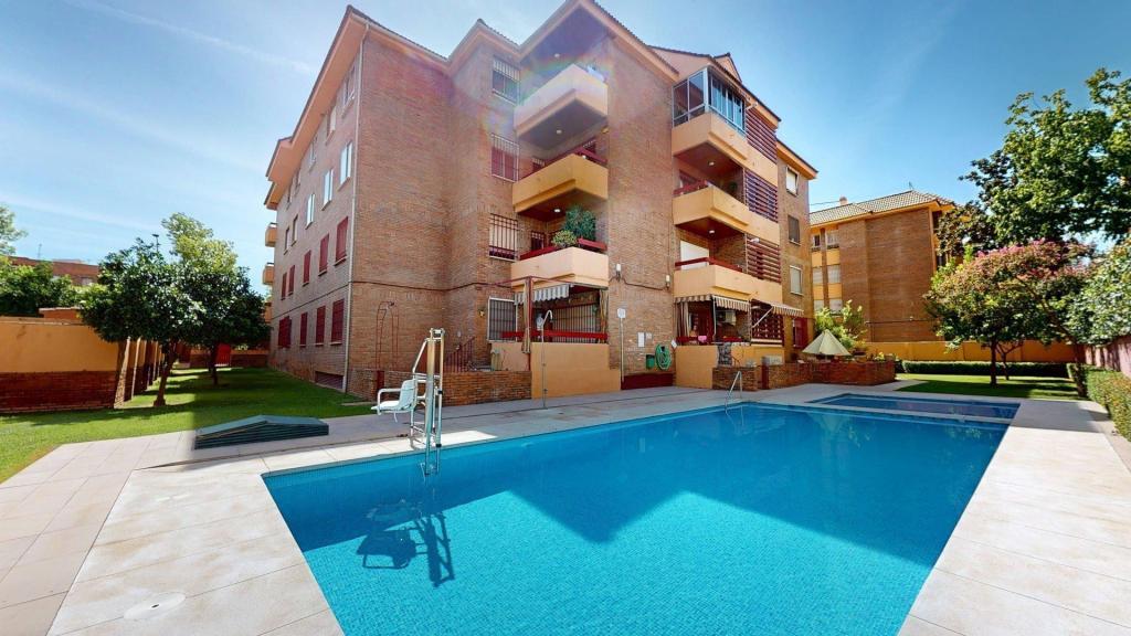 UN PISAZO CON 5 DORMITORIOS, 2 TERRAZAS, 3 BAÑOS, COCINA … en Córdoba - Imagen 1
