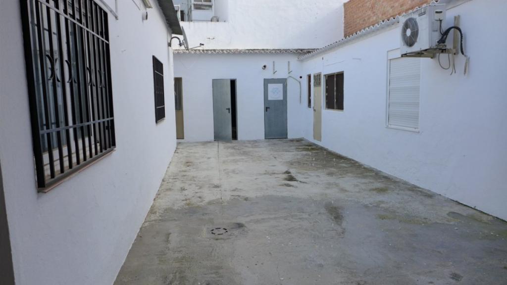 Nave en venta en Cabra - Imagen 1