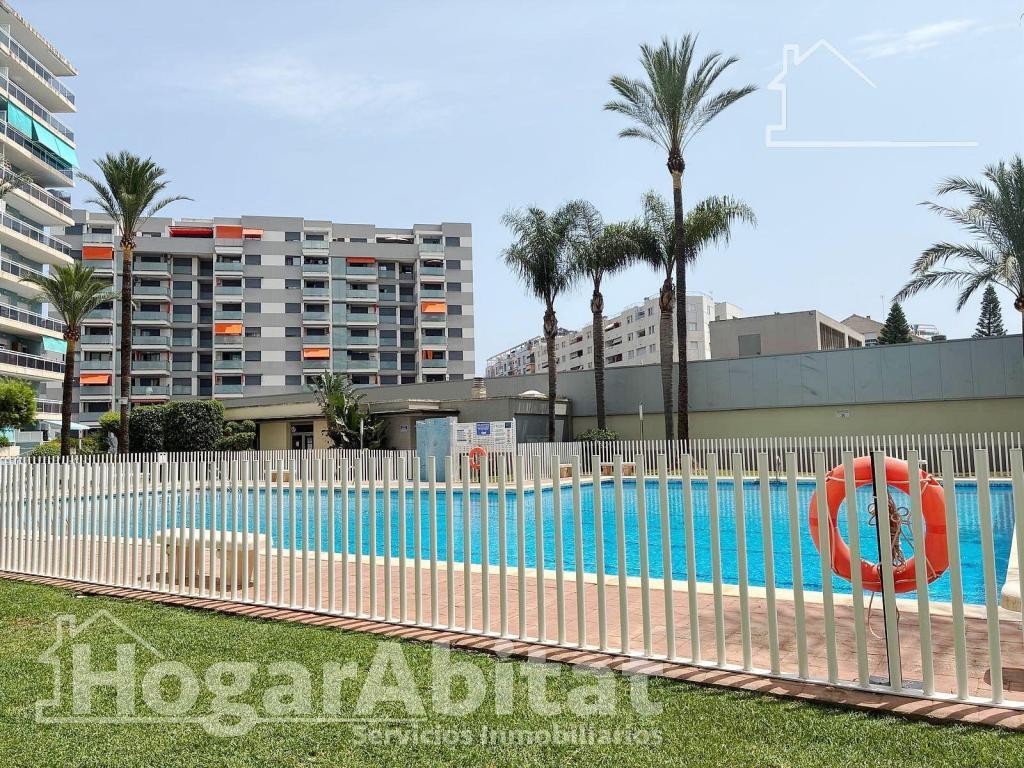 EXTERIOR Y ACOGEDOR EN RESIDENCIAL CON PISCINA Y TERRAZA, … en Gandia - Imagen 1