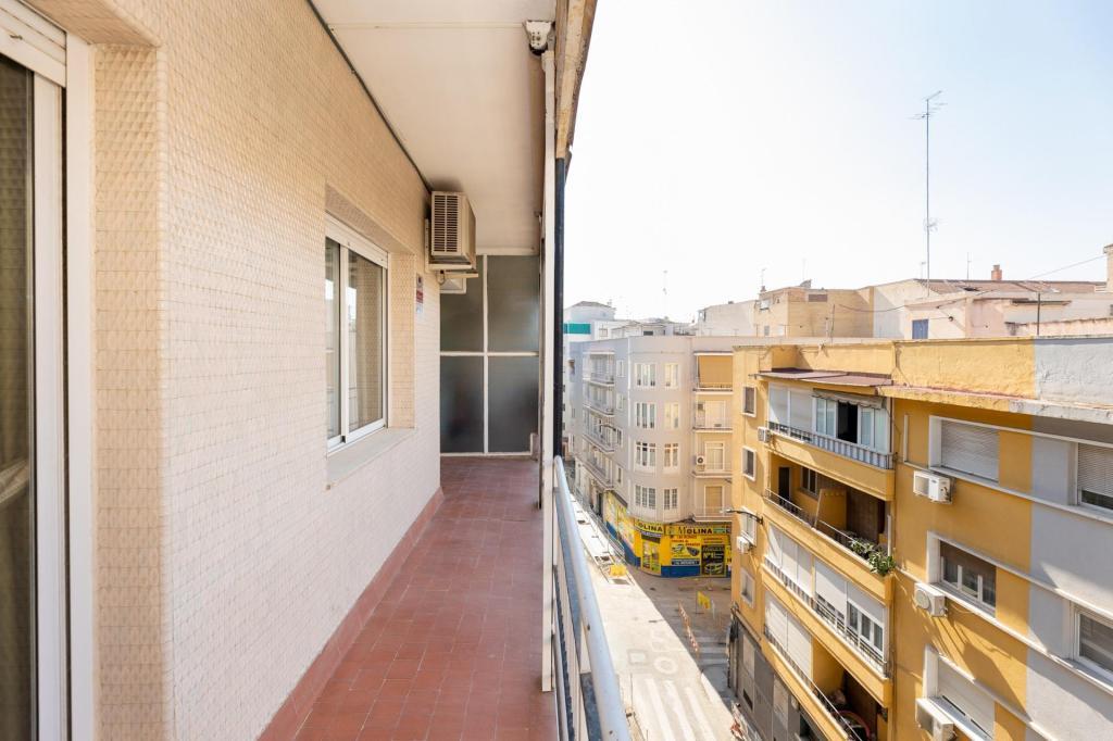 PISO EN PLENO CENTRO JUNTO RECOGIDAS en Granada - Imagen 1