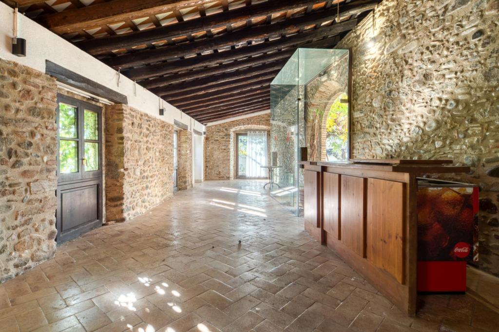CASA DE PIEDRA SEMIRESTAURADA en Banyoles - Imagen 1