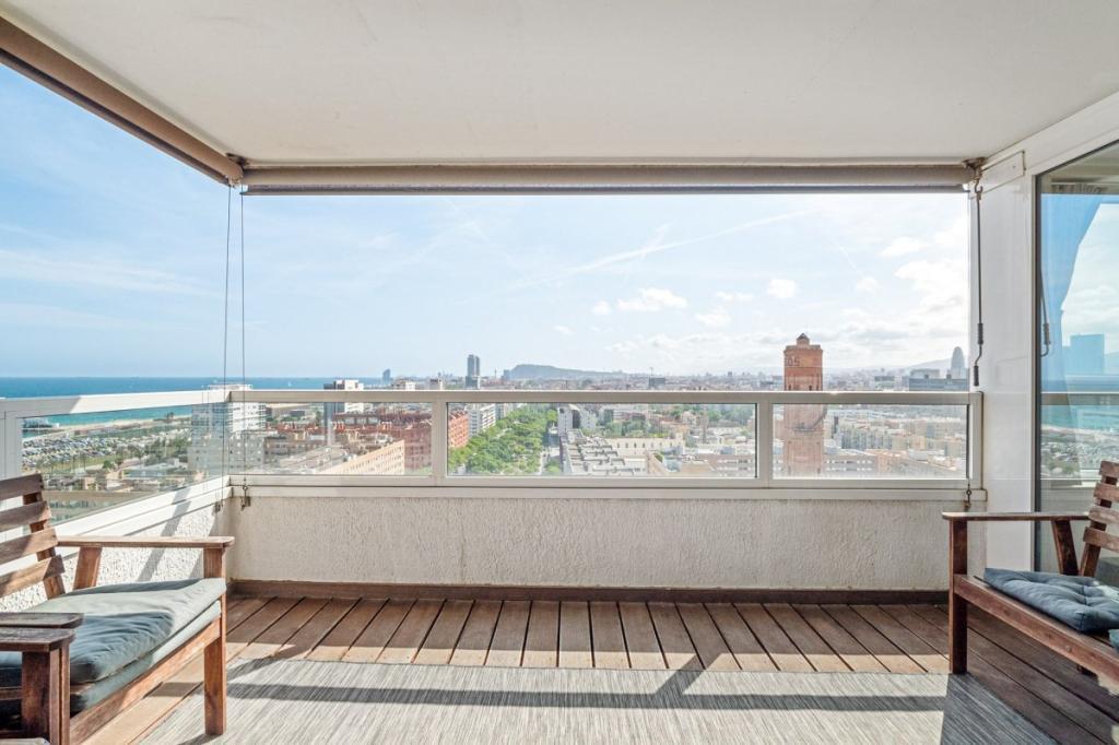 PISO CON VISTAS PANORAMICAS A 270 GRADOS en San Adrian de Besos - Imagen 1