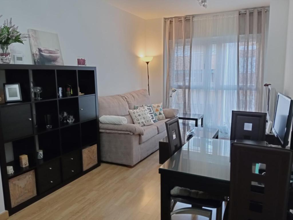 APARTAMENTO 1 DORMITORIO CON GARAJE (SAN FERNANDO) en Badajoz - Imagen 1