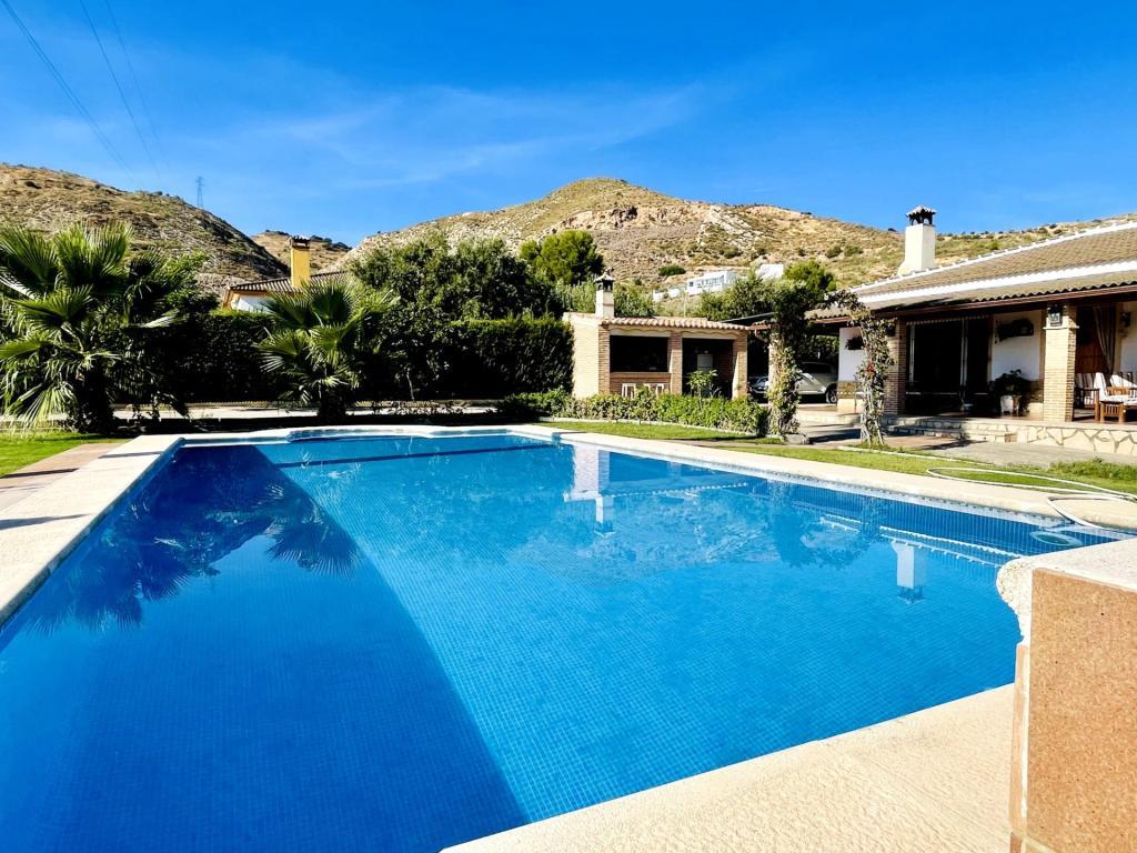 EN EXCLUSIVA PARCELA RUSTICA CON CASA Y PISCINA¡¡¡ en Antequera - Imagen 1