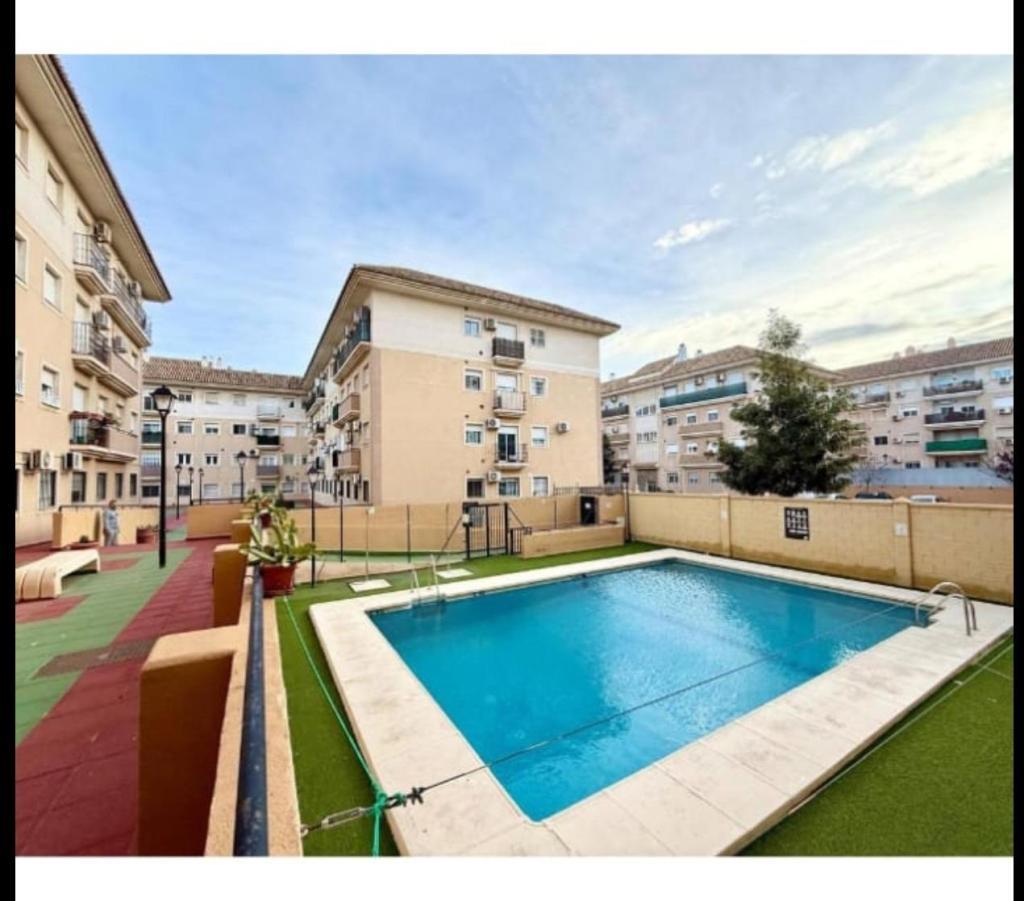 PISO EN VILLA INÉS CON ASCENSOR Y PISCINA en Almería - Imagen 1