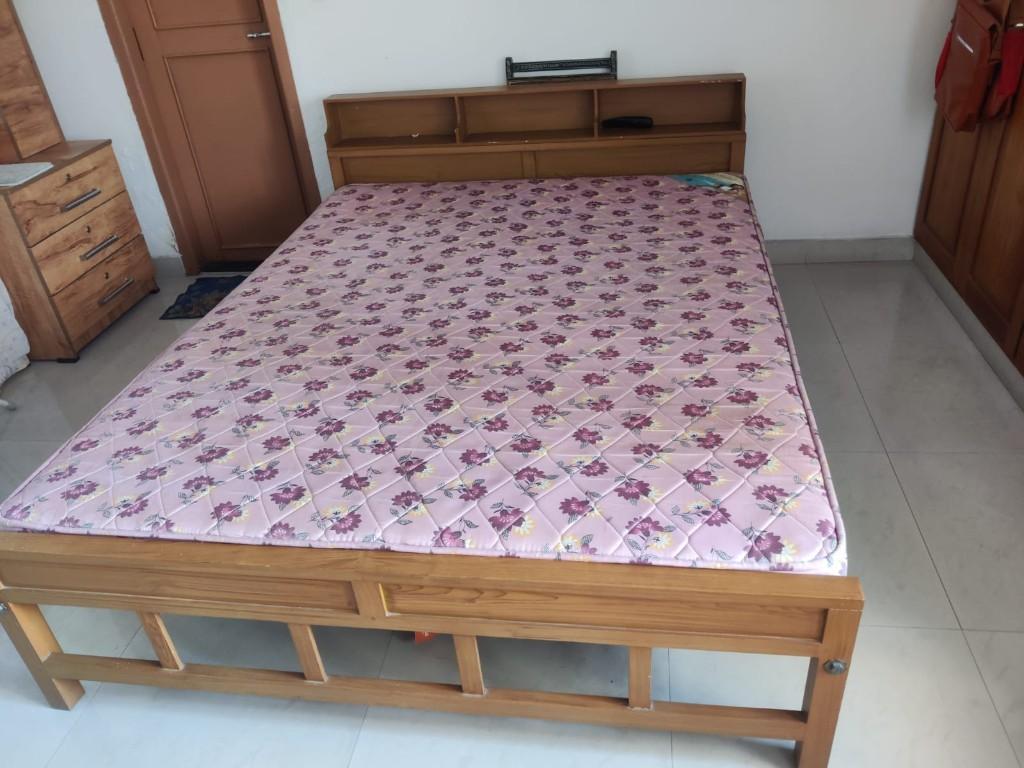 BED WITH MATRESS FOR SALE in India - Image 1