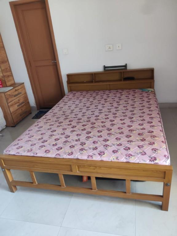 BED WITH MATRESS FOR SALE in India - Image 2