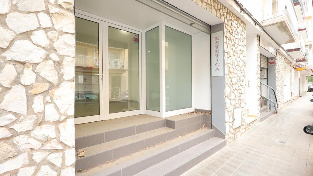 Venta de Local en Roses en Figueras - Imagen 1