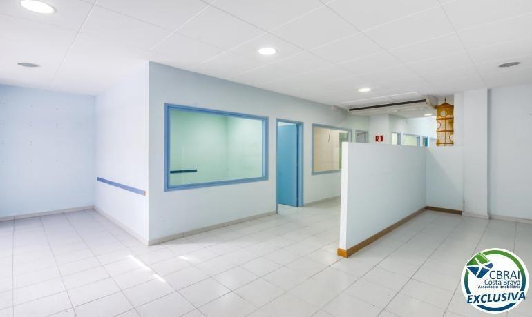 Venta de Local en Roses en Figueras - Imagen 1