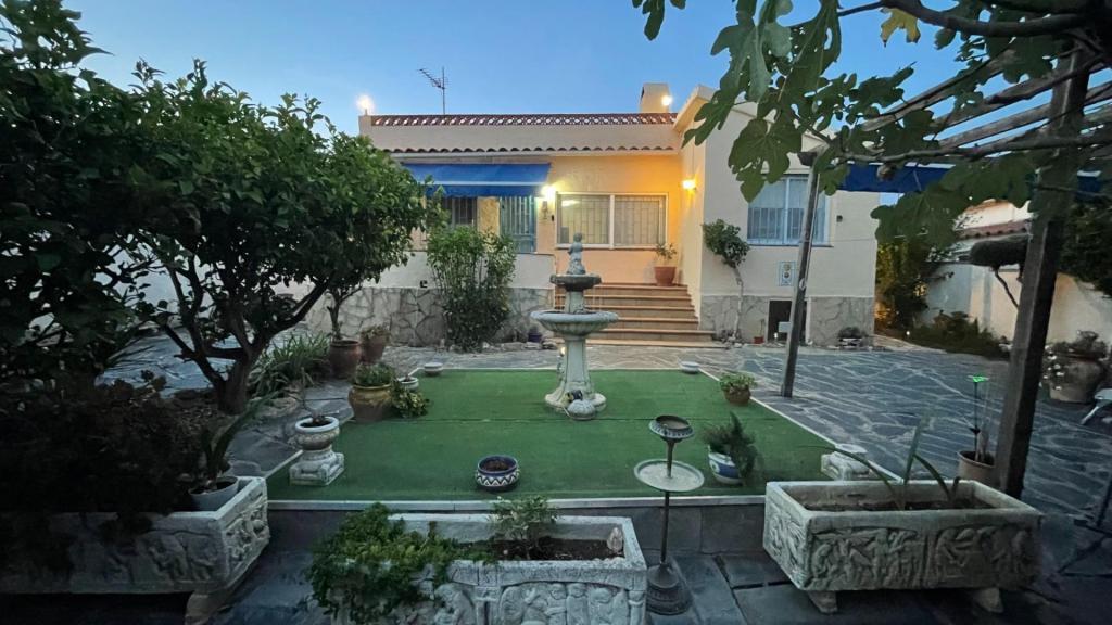 Venta de Chalet en Roses en Figueras - Imagen 1
