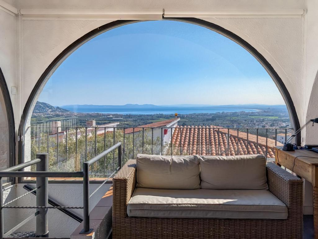 Venta de Chalet en Roses en Figueras - Imagen 1