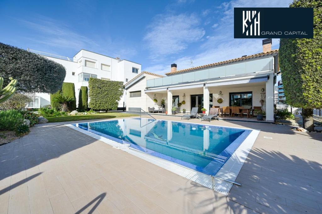 Venta de Chalet en Roses en Figueras - Imagen 1