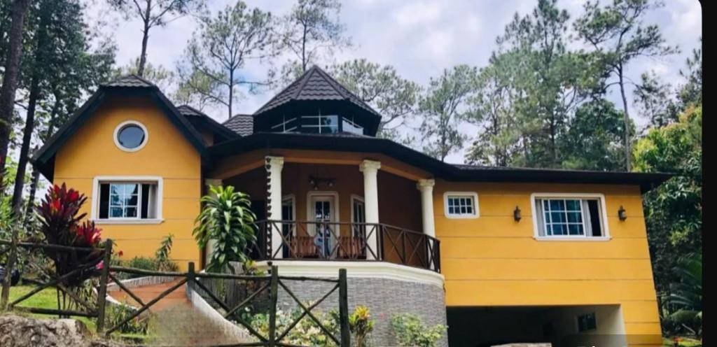 VILLA CON PATIO Y PISCINA EN JARABACOA en Jarabacoa - Imagen 2