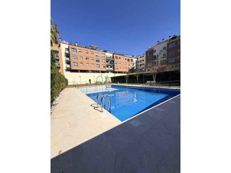 DÚPLEX CON PISCINA Y GARAJE EN HUERTA ROSALES en Badajoz - Imagen 1