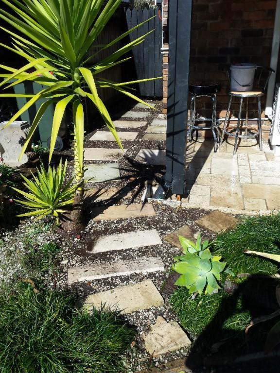 Handyman/gardener man around rhe house in Australia - Image 2