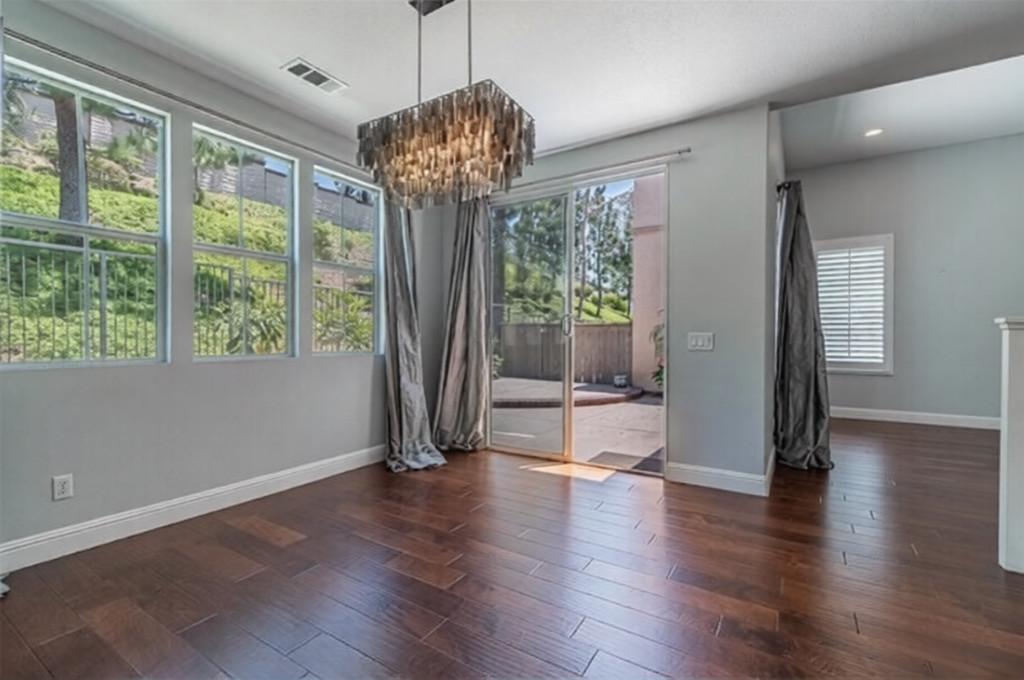 Beautifully Well Maintained Home For Rent in Orange - Image 4