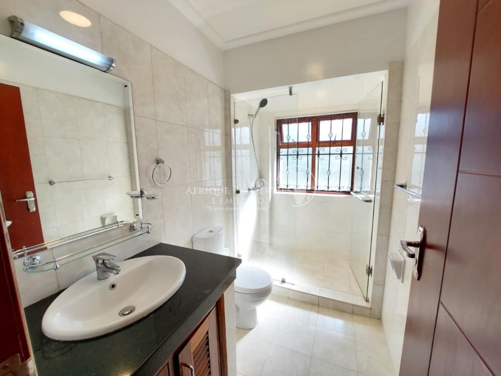 5 Bedroom All Ensuite Home+2DSQs For Rent In Runda in Kenya - Image 18