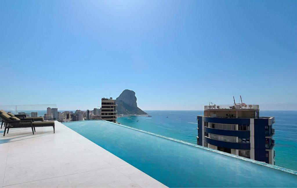 Modernes Wohnen mit Infinity-Pool, Spa & Komfort in Groß-Gerau - Bild 1
