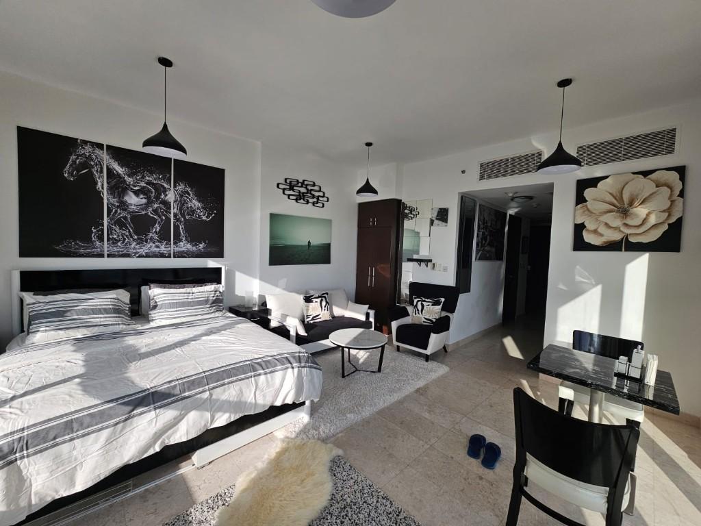 Studio Furnished I Vacant I For Rent in United Arab Emirates - Image 2