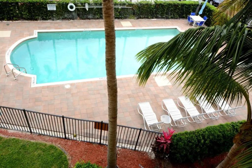 FOR RENT — Spacious 3BR/2BA Home | West Palm Beach, FL in West Palm Beach - Image 3