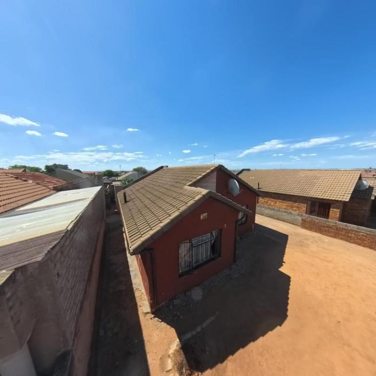 House 2830-ref-331 for Rent in Leboeng, Tembisa in Lydenburg - Image 1
