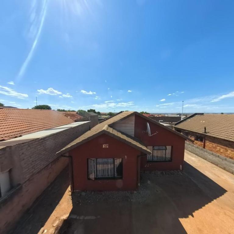 House 2830-ref-332 for Rent in Leboeng, Tembisa in Lydenburg - Image 1