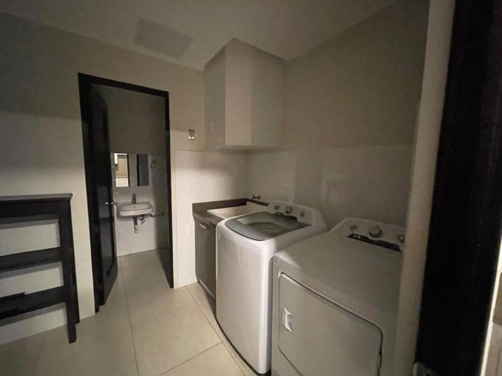 RENTO AMPLIO APARTAMENTO EN ZONA 14 en Guatemala - Imagen 8