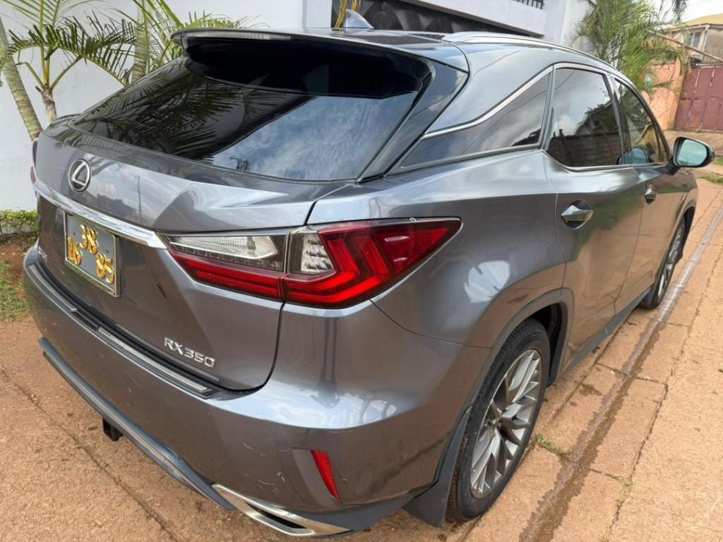 Lexus RX350 année 2018 immatriculé au Cameroun - Photo 4