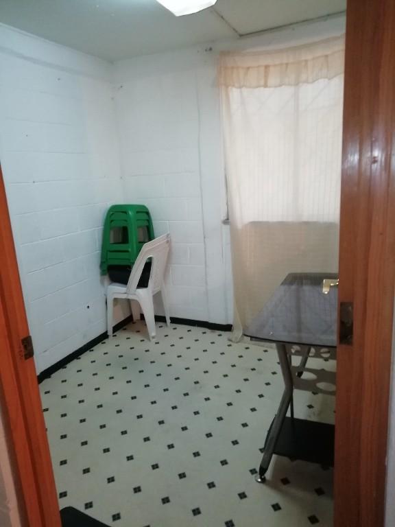 RENTO OFICINA EN PLANTA BAJA PROPIO PARA DOS PERSONAS. en Tacuba - Imagen 2