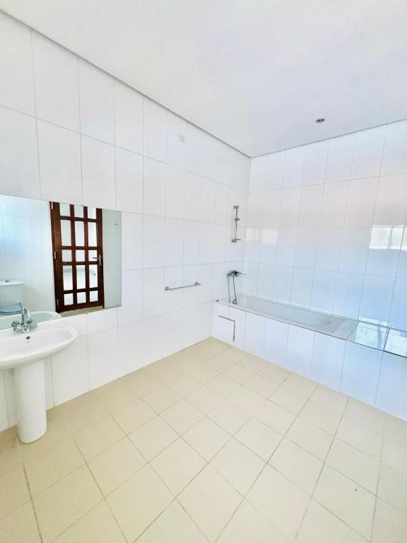 DUPLEX 8 PIÈCES, Cocody RIVIERA 3 DANS UNE BELLE CITÉ sur 1000m² en Côte d’Ivoire - Photo 8