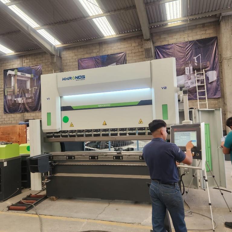DOBLADORA CNC 135TX3M CON TOPE TRASERO SERVO X-R, REPETIBILIDAD en La Colmena - Imagen 5