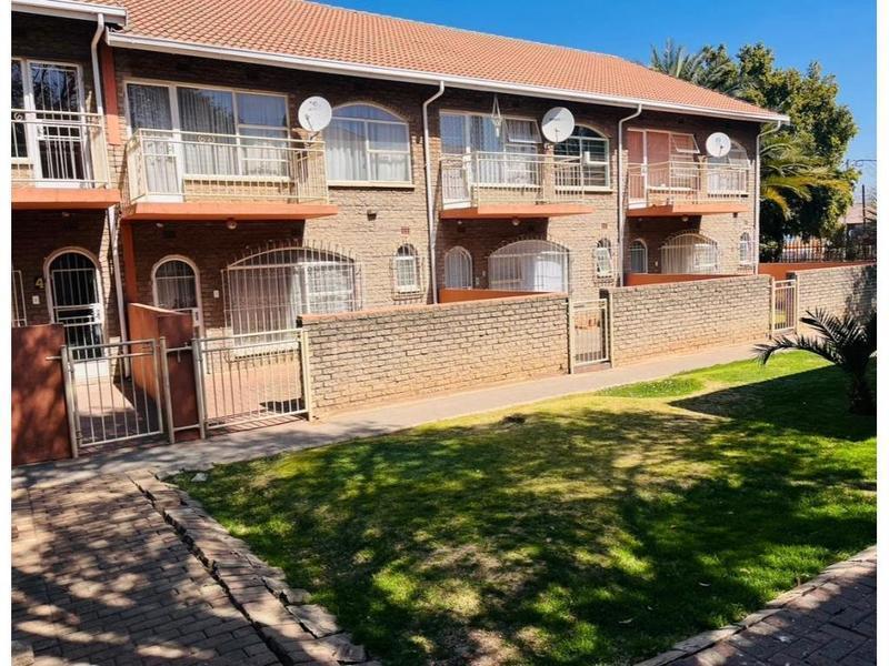 Duplex 2859-ref-236 for Rent in Florida, Roodepoort in Soweto - Image 1