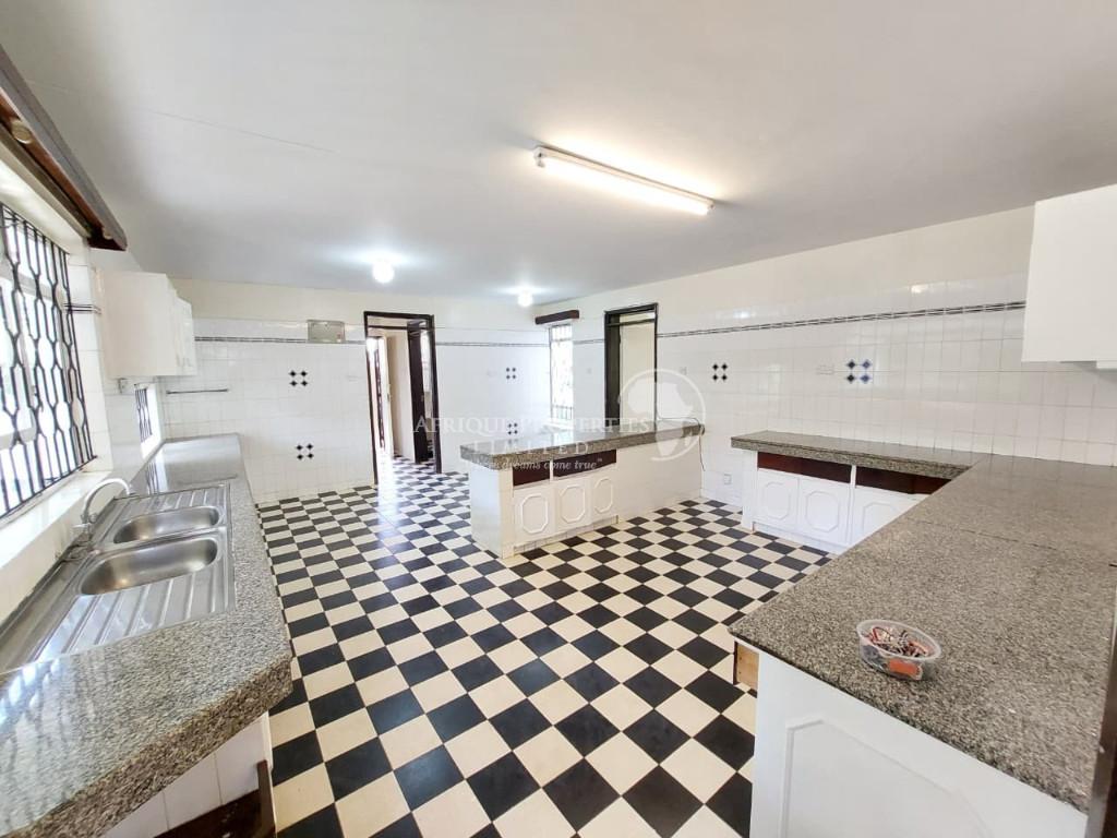 4 Bedroom Spacious House+Guest Wing For Rent In Runda in Nairobi - Image 4