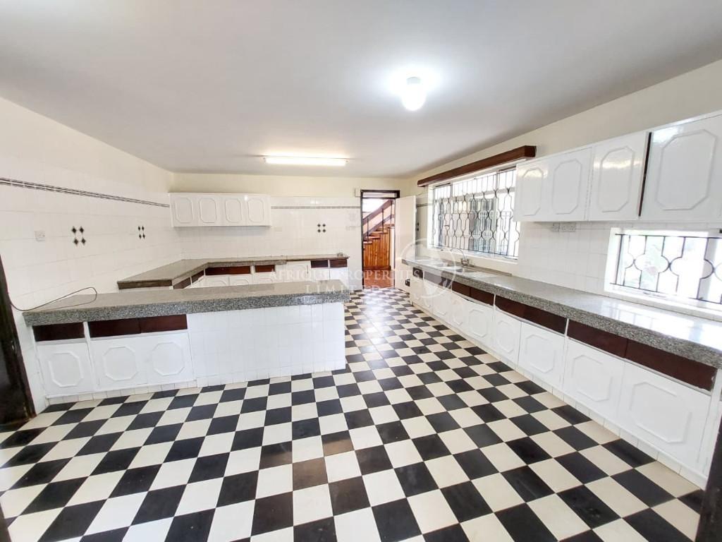 4 Bedroom Spacious House+Guest Wing For Rent In Runda in Nairobi - Image 5